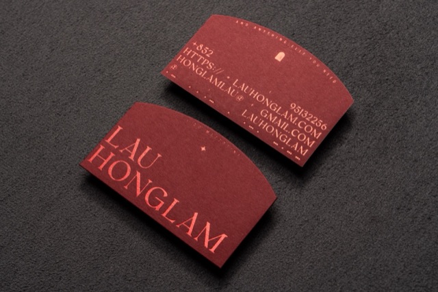 Red cards with a curved upper edge and gold-coloured lettering.